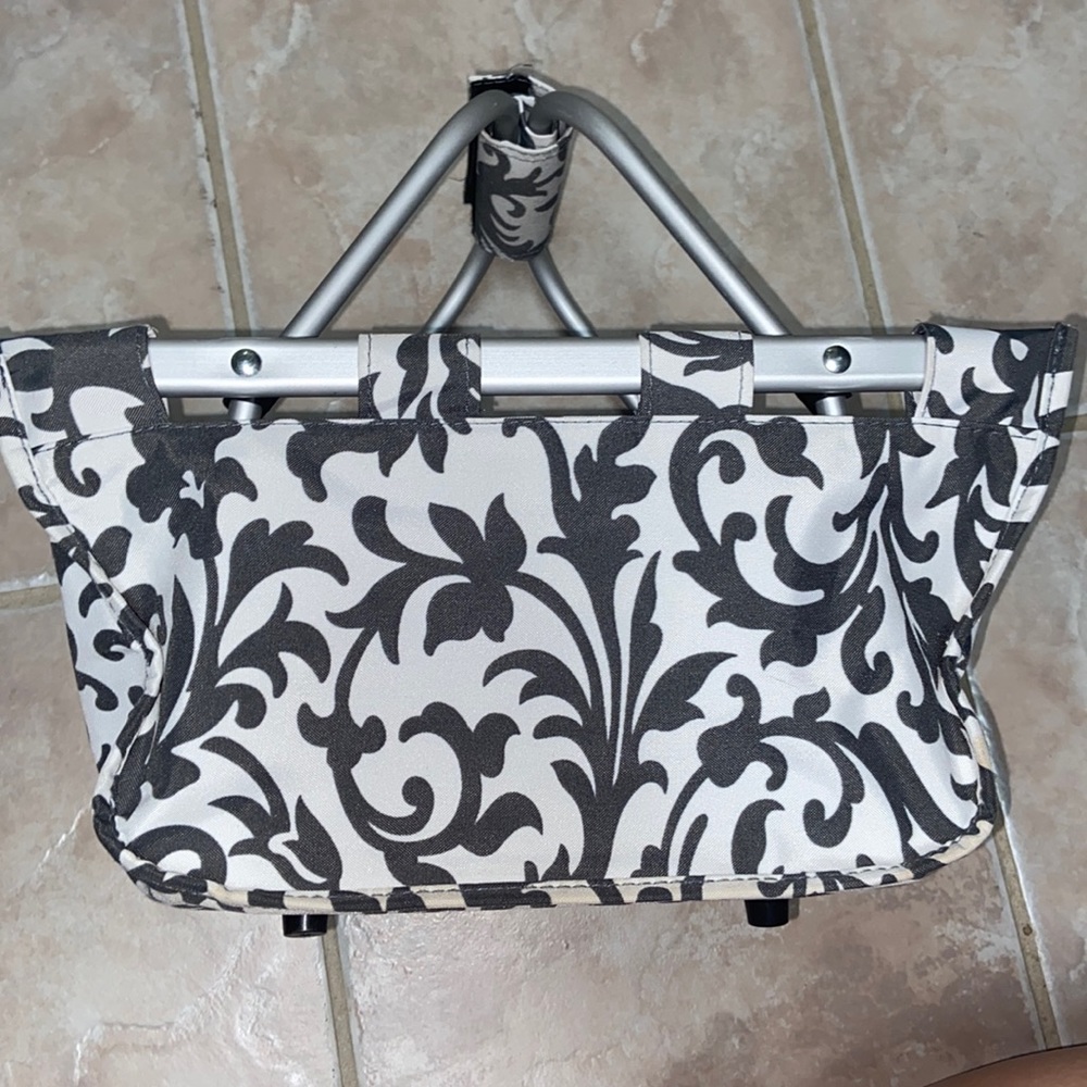 Collapsible basket